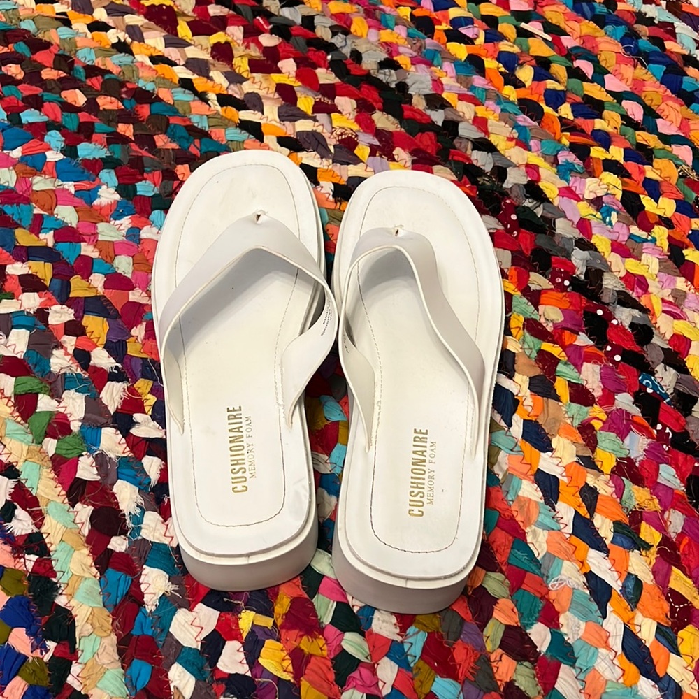 Cushionaire White heeled flip flops